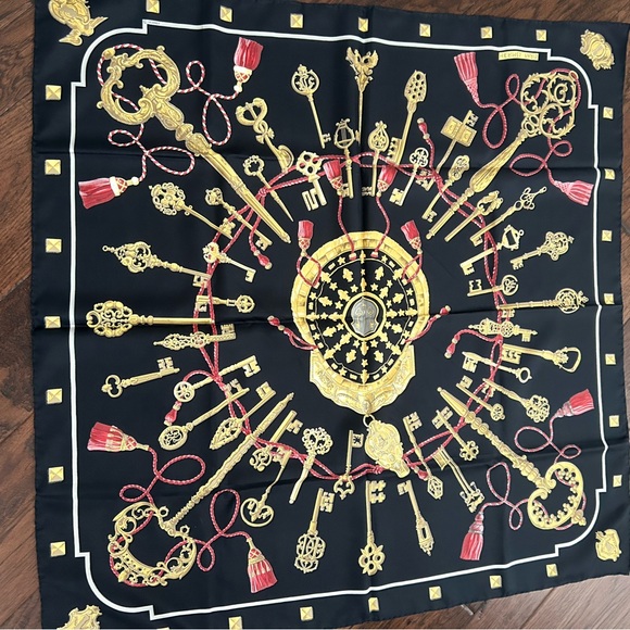 Rare Hermes Paris France Les Cles "The Keys" Key & Tassel Motif 100% Silk Scarf - Picture 3 of 7
